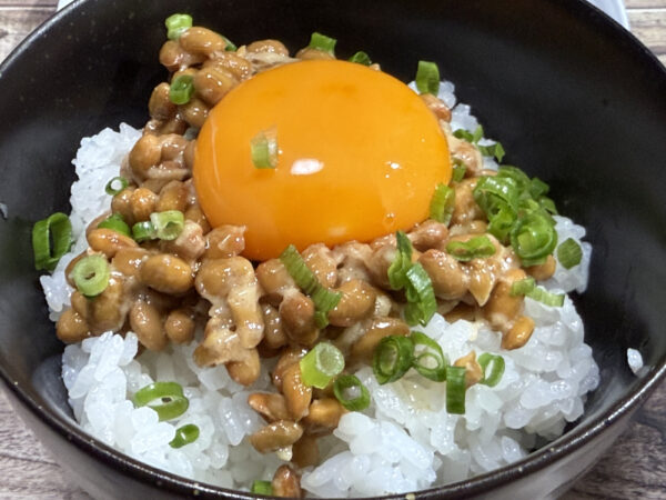 【究極】400回の魔法!?AIちゃん直伝『極限攪拌のふわとろ納豆ご飯』で朝から至福体験🍚✨