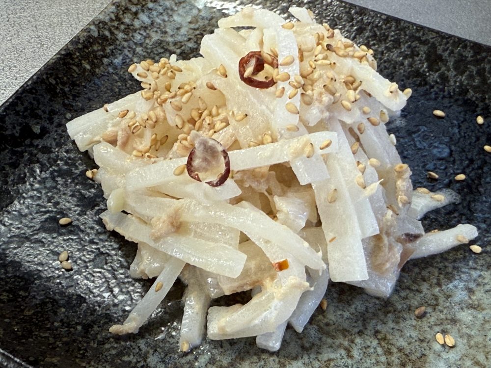【無限に食える！】シャキシャキで止まらない！最強の節約おかず「やみつきツナマヨきんぴら大根」