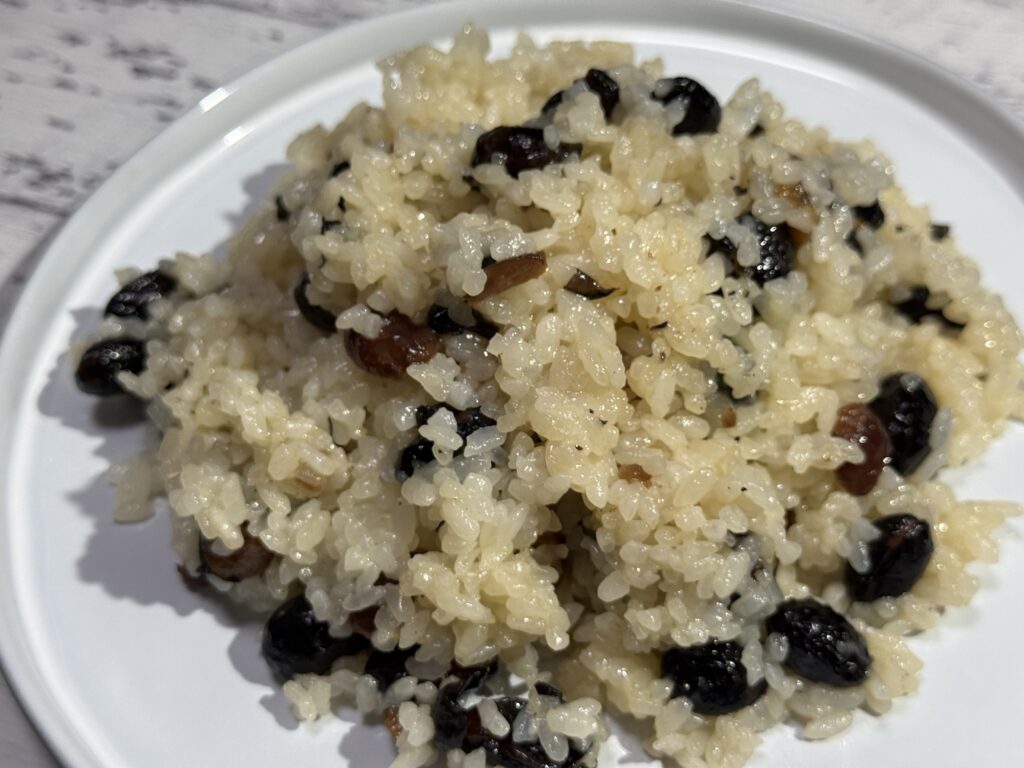 【正月明けの衝撃】余った黒豆が宇宙へ！？アイちゃん直伝「ブラックホール黒豆激情リゾット」が禁断の味すぎるんだよぉぉ！！
