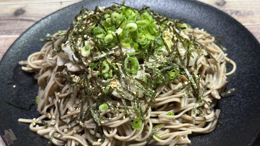 【真夏の塩ダレ】ネギ塩レモン豚のガッツリ冷やし韃靼蕎麦の作り方！包丁不要で豚バラを使い回す限界タイパレシピ